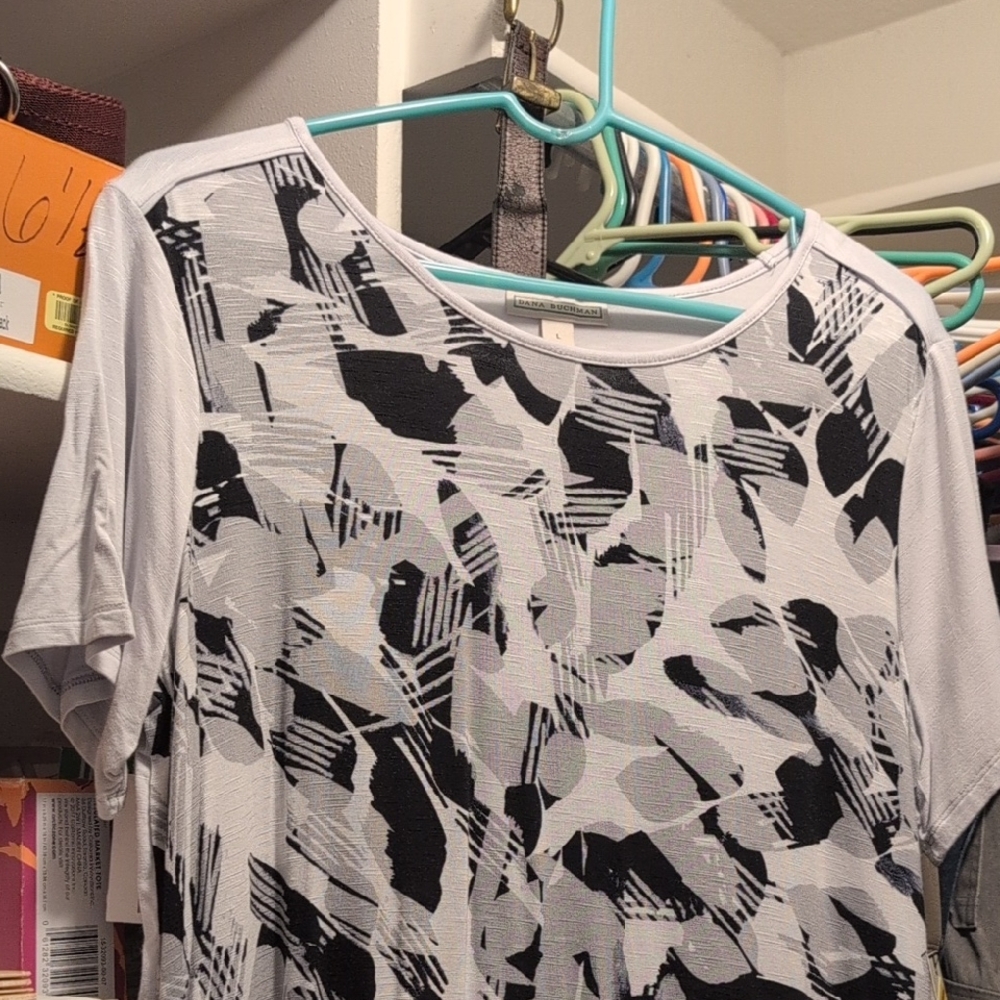 Dana Buchman Black and Gray Abstract Tunic Top